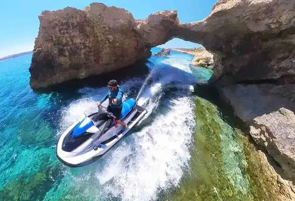 Jet ski safari Malta – guided tour along the south coast.